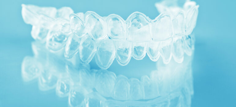 SEO para clínicas de ortodoncia invisible: cómo atraer pacientes de Invisalign y similares