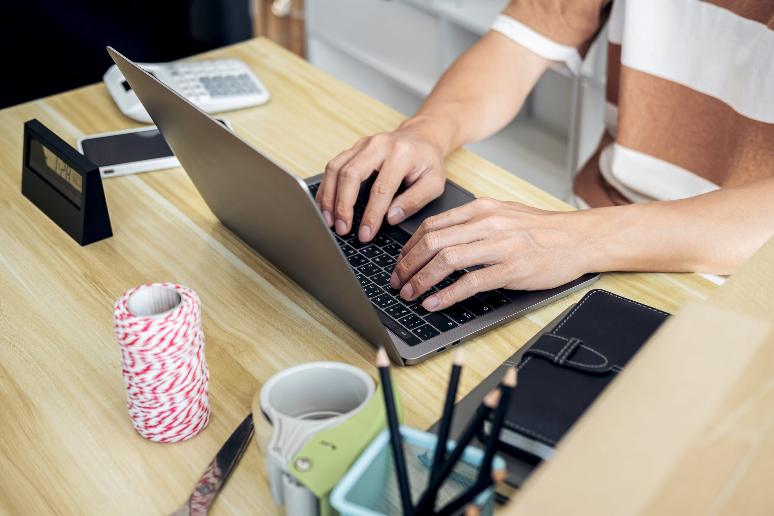 especialista en diseño web y SEO para clínicas dentales trabajando