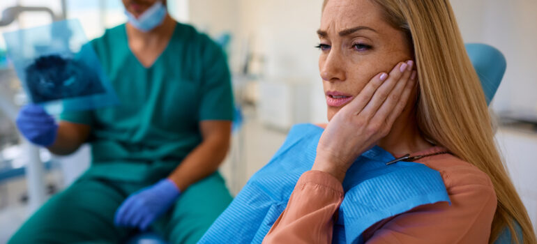 Cómo atraer pacientes de urgencias dentales con SEO